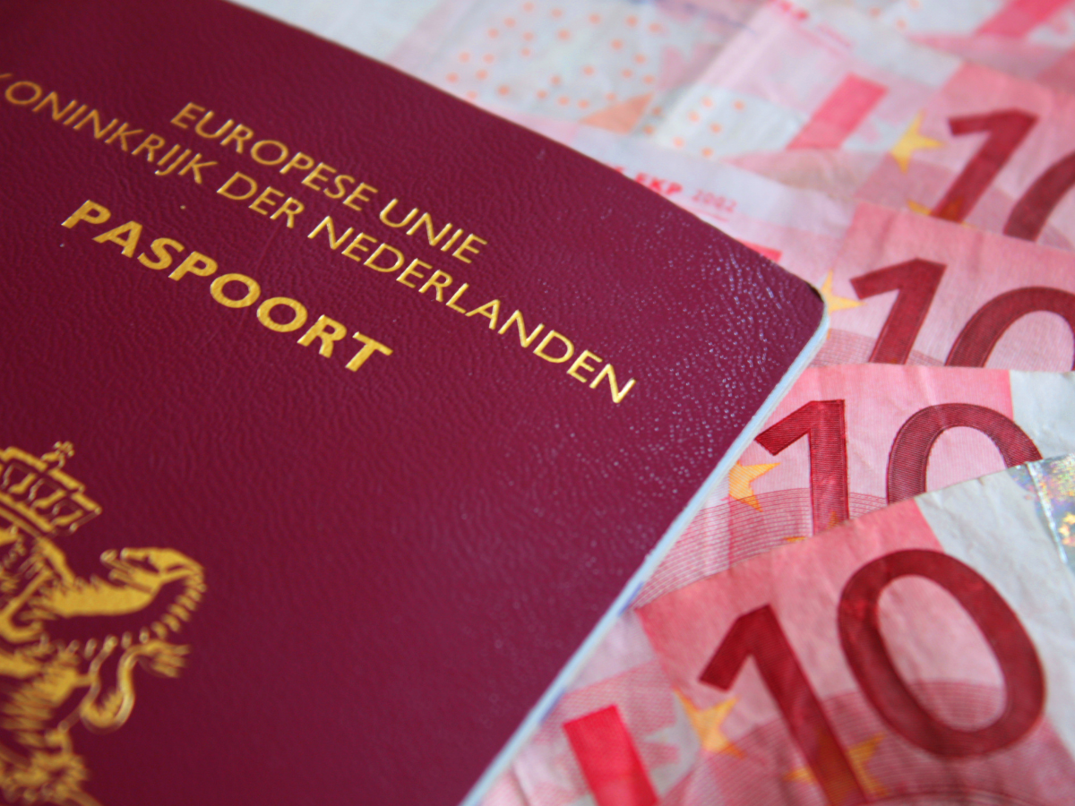 Hollanda ve Türkiye Pasaportları